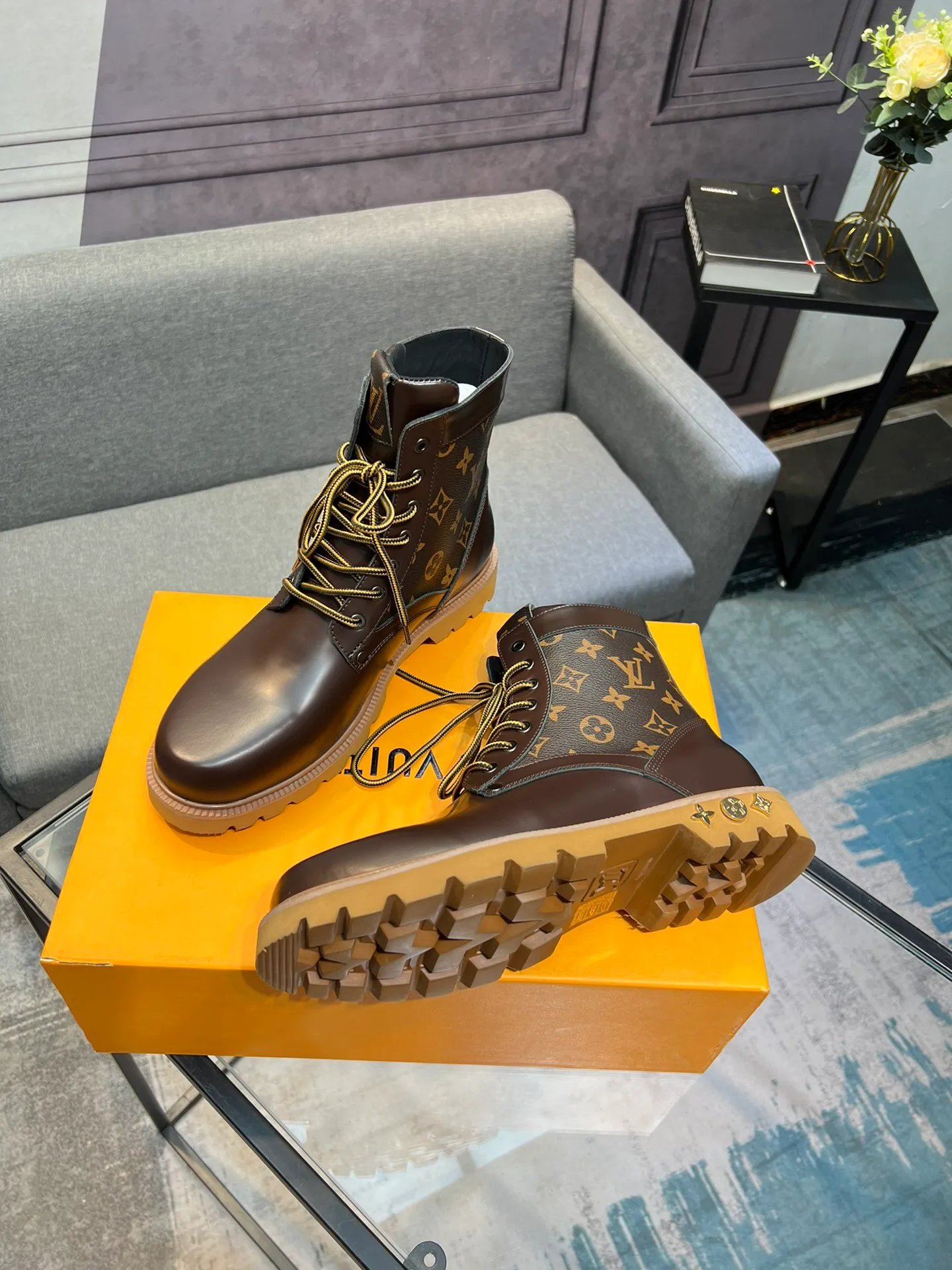 Men's shoes 💰920 L Home - the latest LV men's business casual boots, luxury and nobility are a must. They are all made of imported original first-layer cowhide, just to create a more comfortable wearing experience. ➕Top imported water-dyed full cow lining, original high wear-resistant outsole! 👏👏 Size: Male 39-44; (38 45 46 customized)